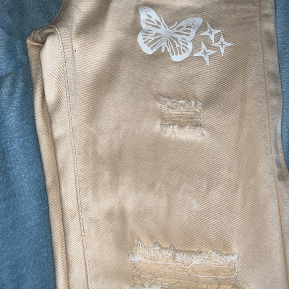 Bleach Wash Ripped Detail Butterfly khaki Jeans - Picture 7 of 13